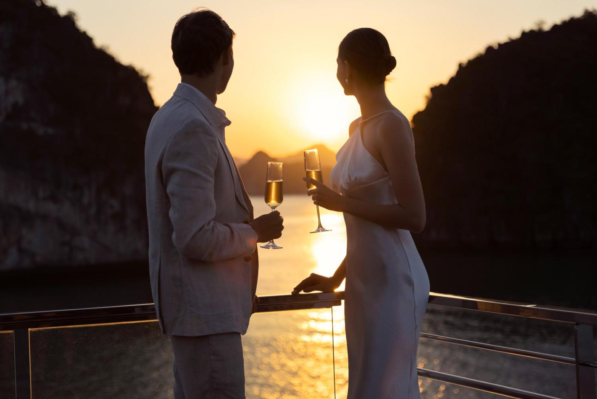 Grand Pioneers Halong Bay Cruise 1 호텔 하롱 외부 사진