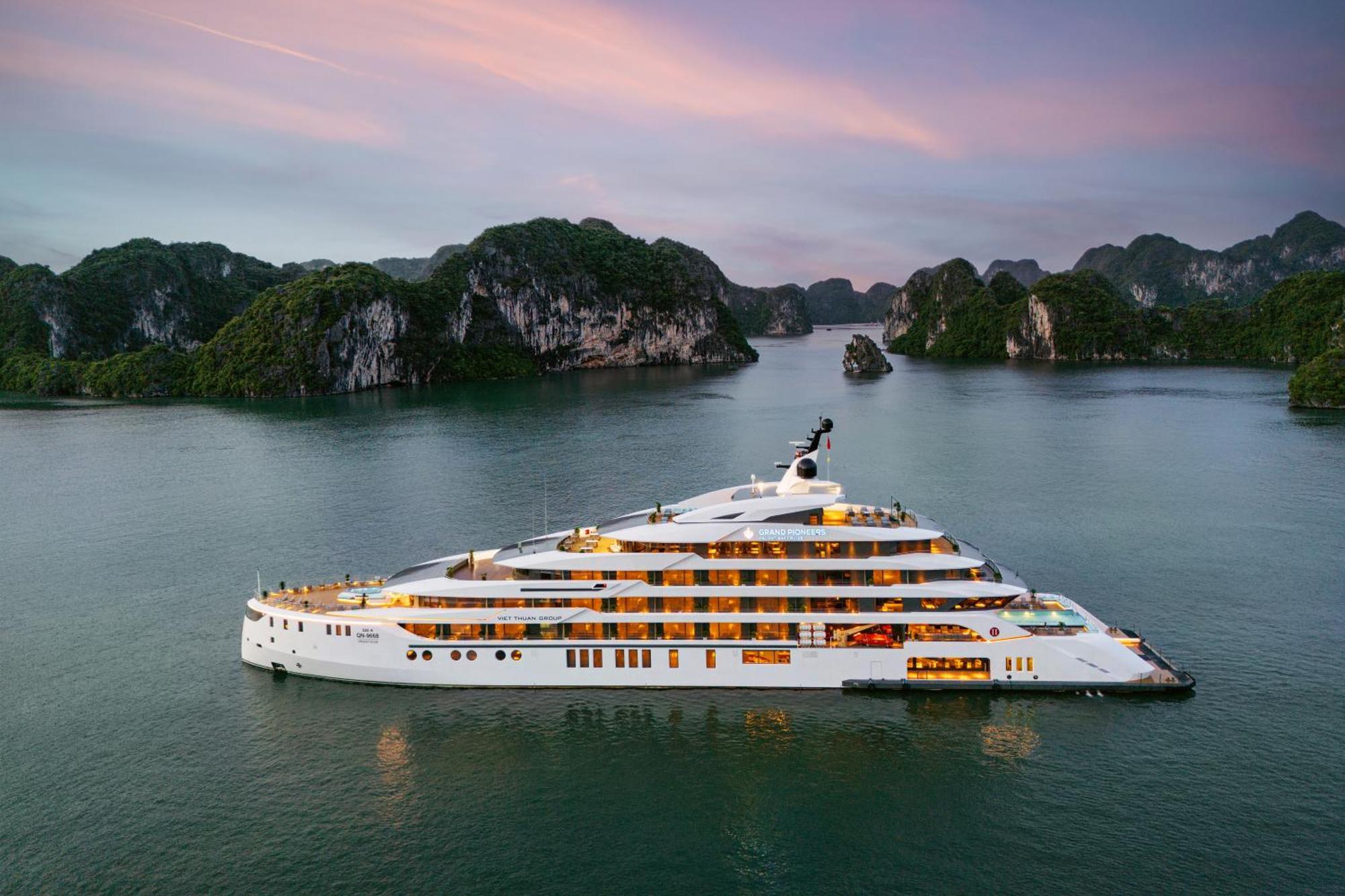 Grand Pioneers Halong Bay Cruise 1 호텔 하롱 외부 사진